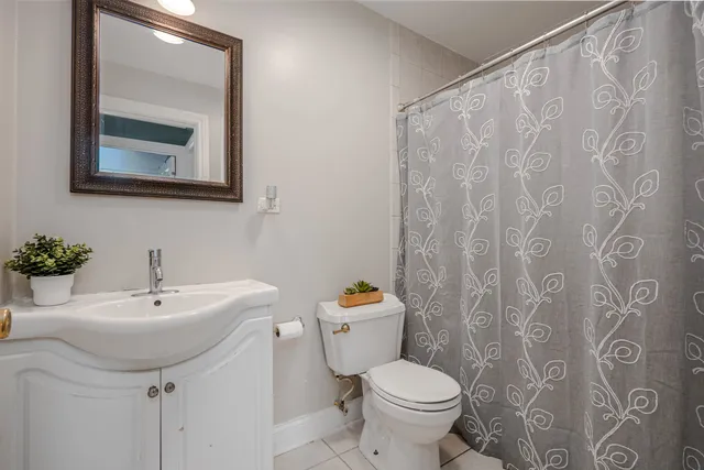 $1,800 | 685 East Fullerton Avenue, Unit 201, Glendale Heights, IL 60139