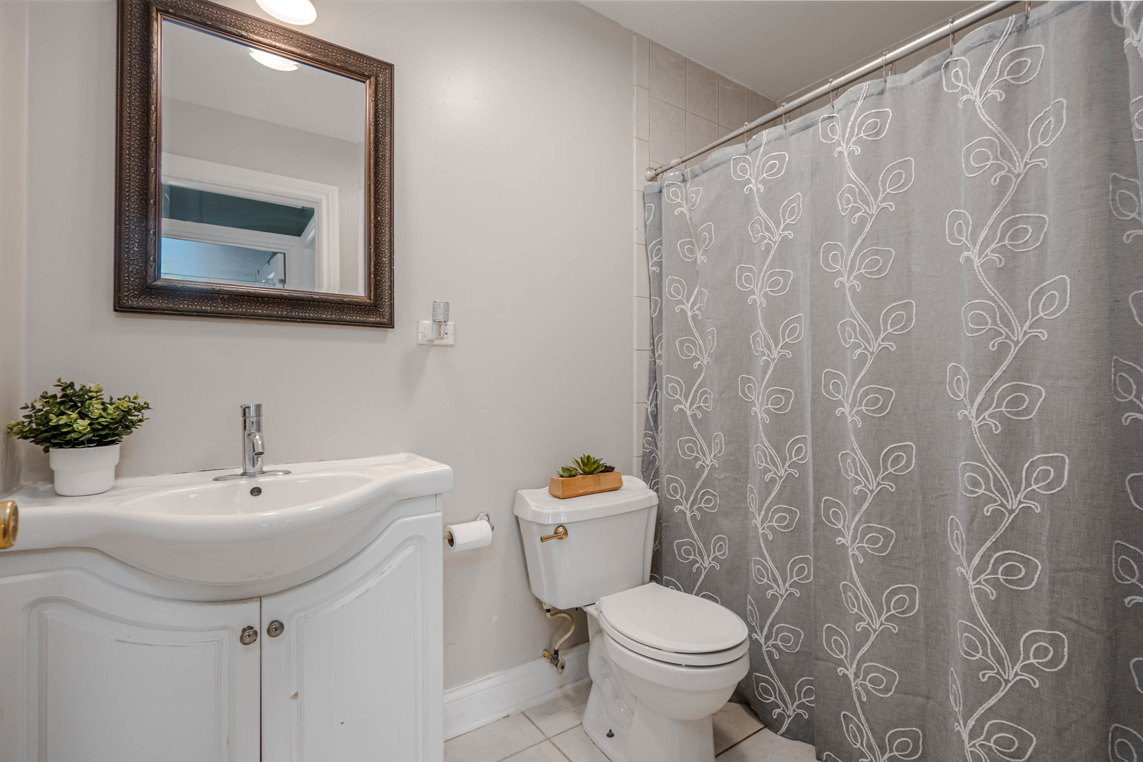 685 East Fullerton Avenue, Unit 201 Glendale Heights, IL 60139 - Photo 15 of 19