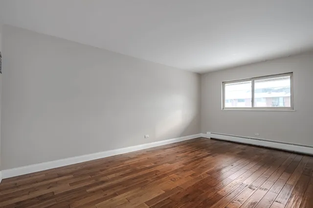 $1,800 | 685 East Fullerton Avenue, Unit 201, Glendale Heights, IL 60139