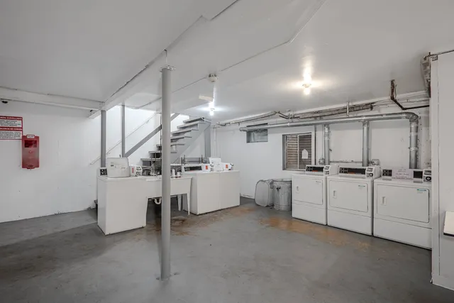 $1,800 | 685 East Fullerton Avenue, Unit 201, Glendale Heights, IL 60139