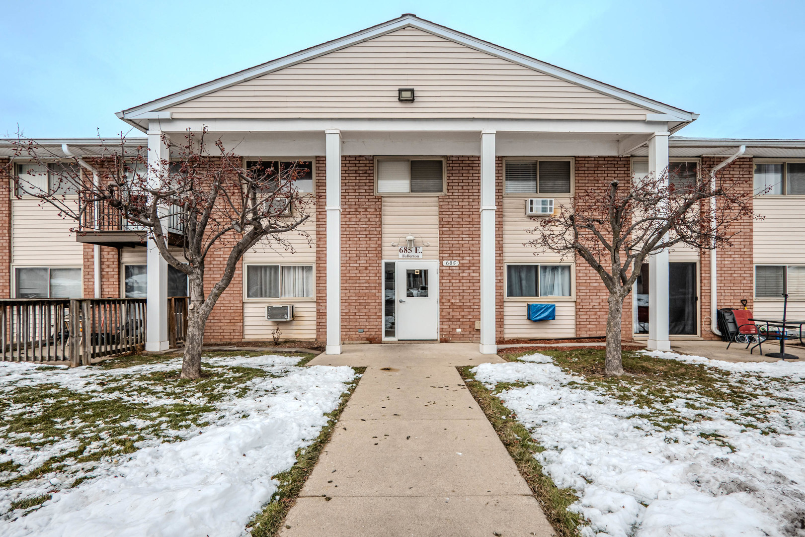 685 East Fullerton Avenue, Unit 201 Glendale Heights, IL 60139 - Photo 2 of 19