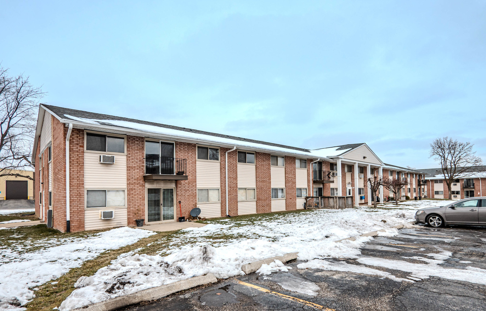 685 East Fullerton Avenue, Unit 201 Glendale Heights, IL 60139 - Photo 4 of 19