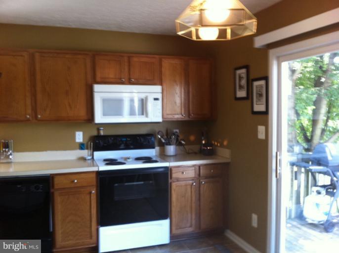 461 Manor Road Aberdeen, MD 21001 - Photo 12 of 25 Kitchen