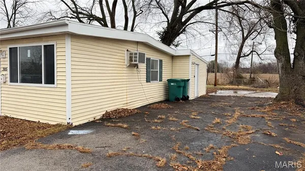 $85,000 | 305 East 5th Street, Cahokia, IL 62206