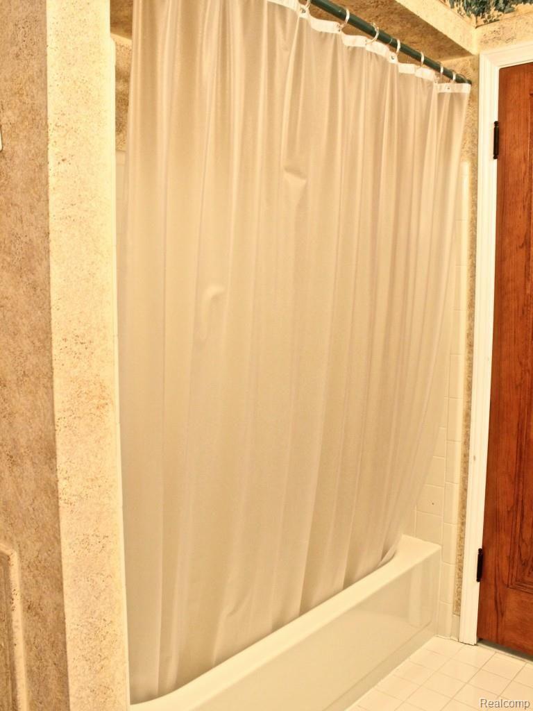 245 Pepper Tree Lane Rochester, MI 48309 - Photo 67 of 72 2nd Full Bath