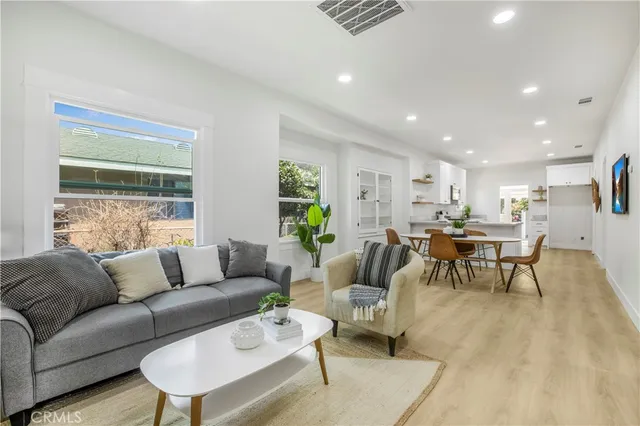 $798,000 | 1270 West 19th Street, Long Beach, CA 90810