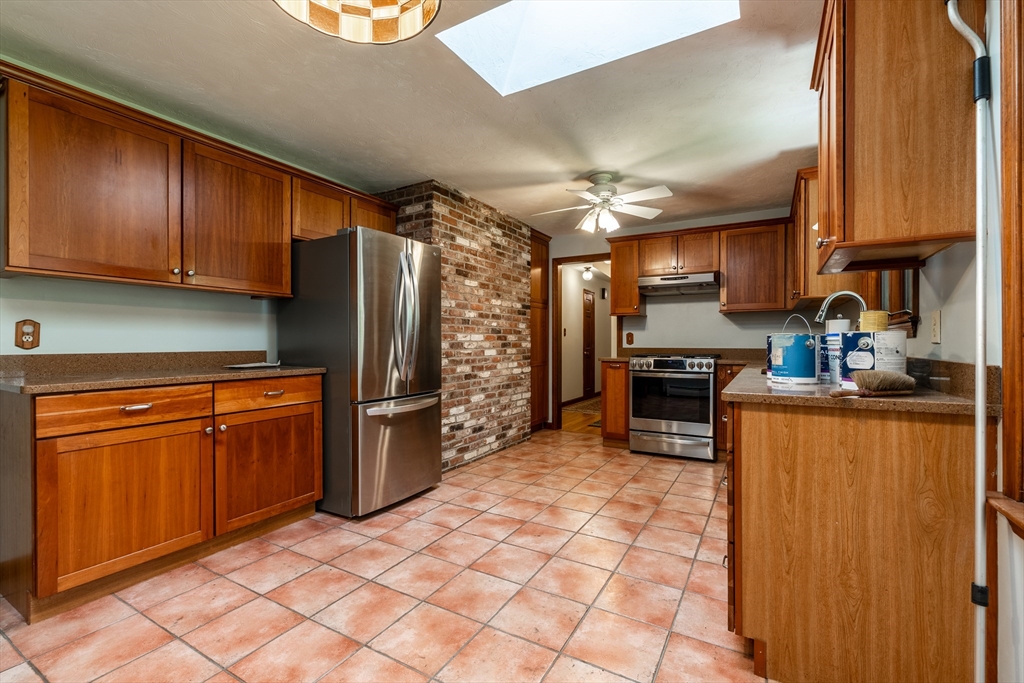 322 Spring Street Shrewsbury, MA 01545 - Photo 3 of 26