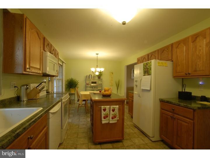 418 Longfield Road Newark, DE 19713 - Photo 6 of 13 Kitchen