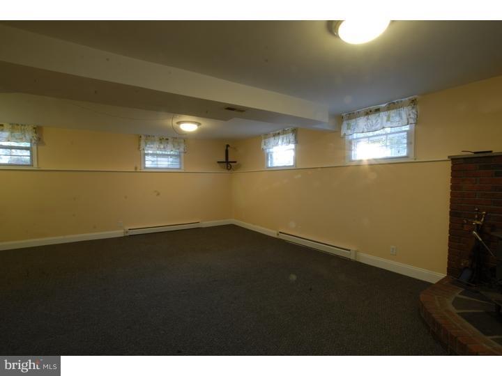 418 Longfield Road Newark, DE 19713 - Photo 7 of 13 Family Room