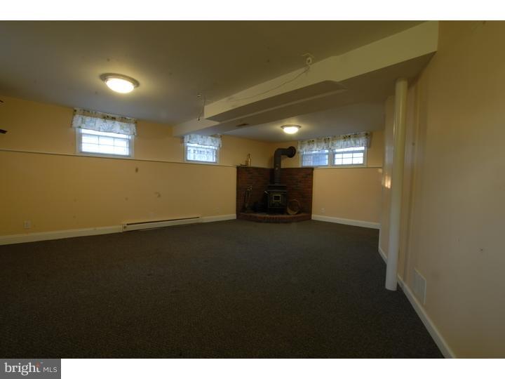 418 Longfield Road Newark, DE 19713 - Photo 8 of 13 Family Room