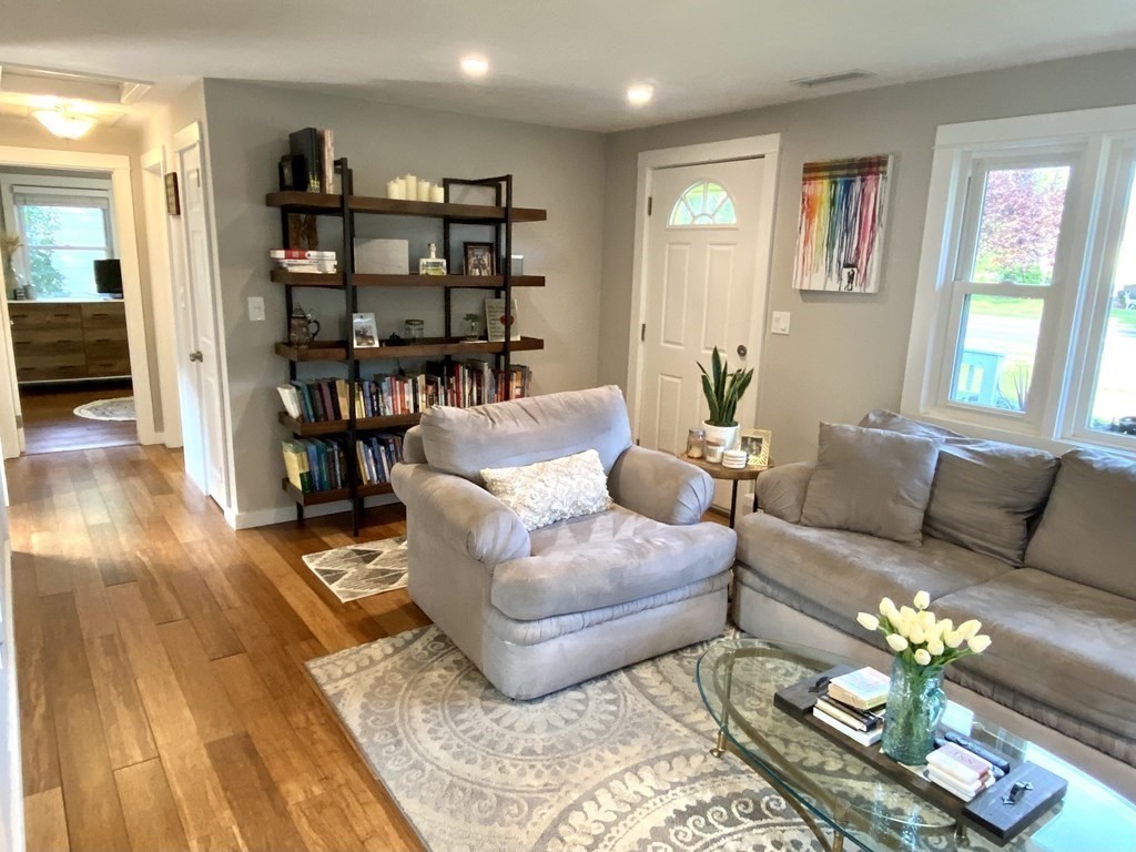 143 River Road Agawam, MA 01001 - Photo 6 of 27 Gallery Image 6