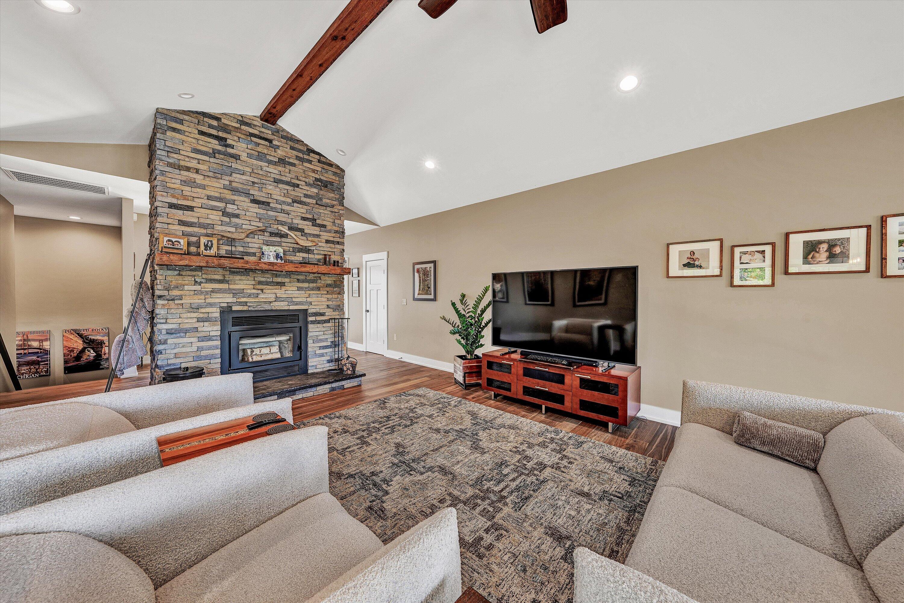 1112 Coves End Road Huddleston, VA 24104 - Photo 22 of 84 12-DSC00028