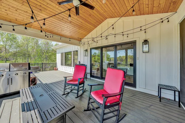 $1,350,000 | 1112 Coves End Road, Huddleston, VA 24104