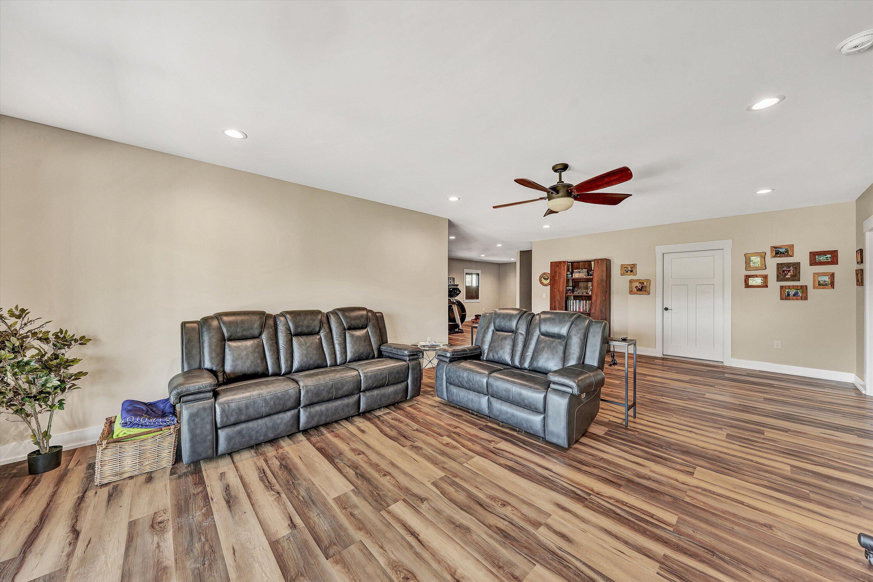 1112 Coves End Road Huddleston, VA 24104 - Photo 53 of 84 46-DSC00130