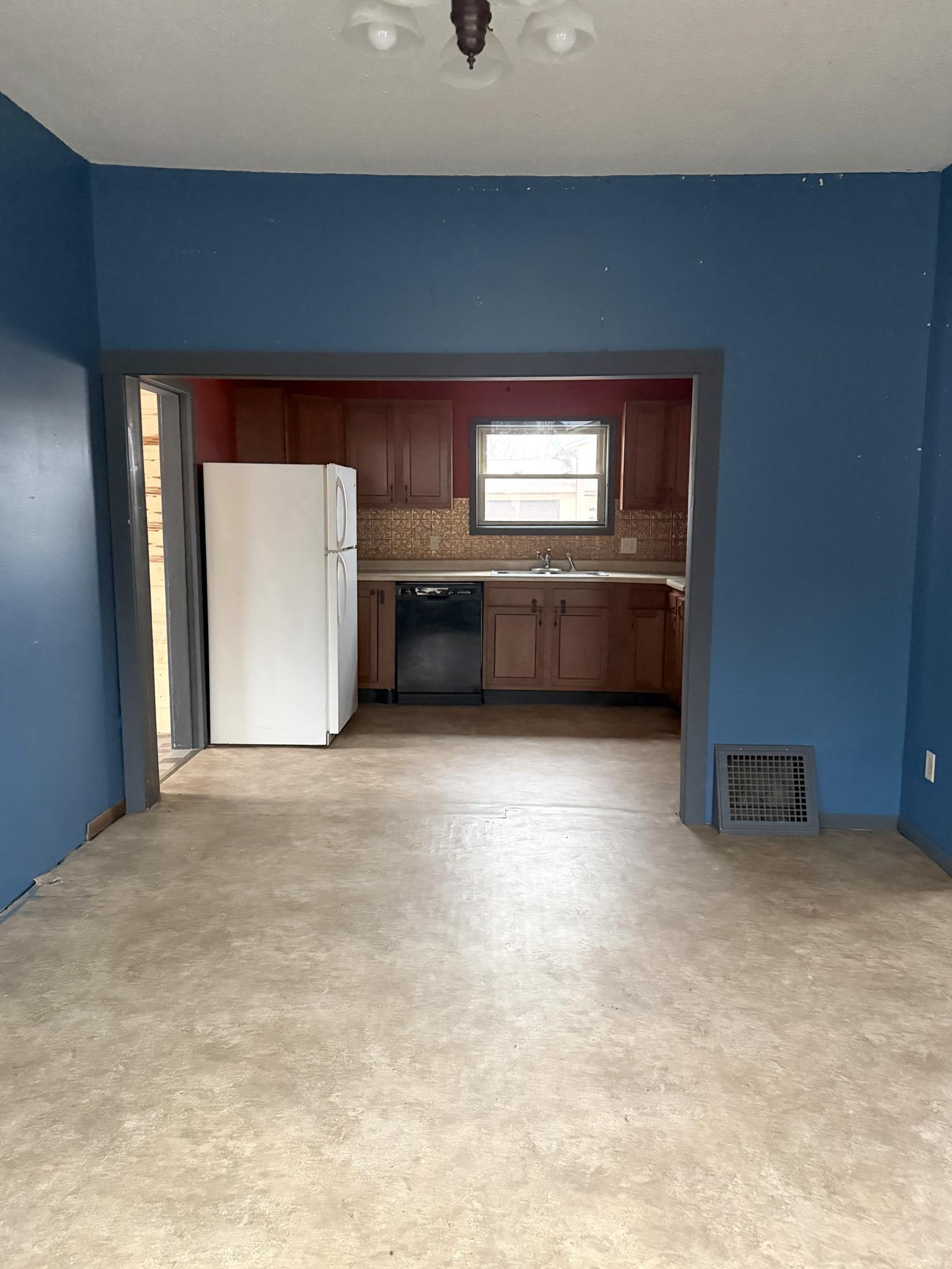 764 3rd Avenue Windom, MN 56101 - Photo 4 of 15