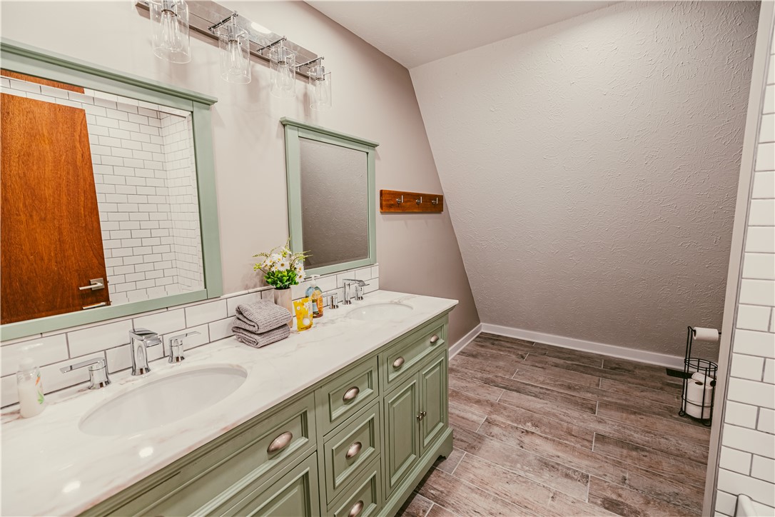 1385 Island Cottage Road Greece, NY 14612 - Photo 15 of 32