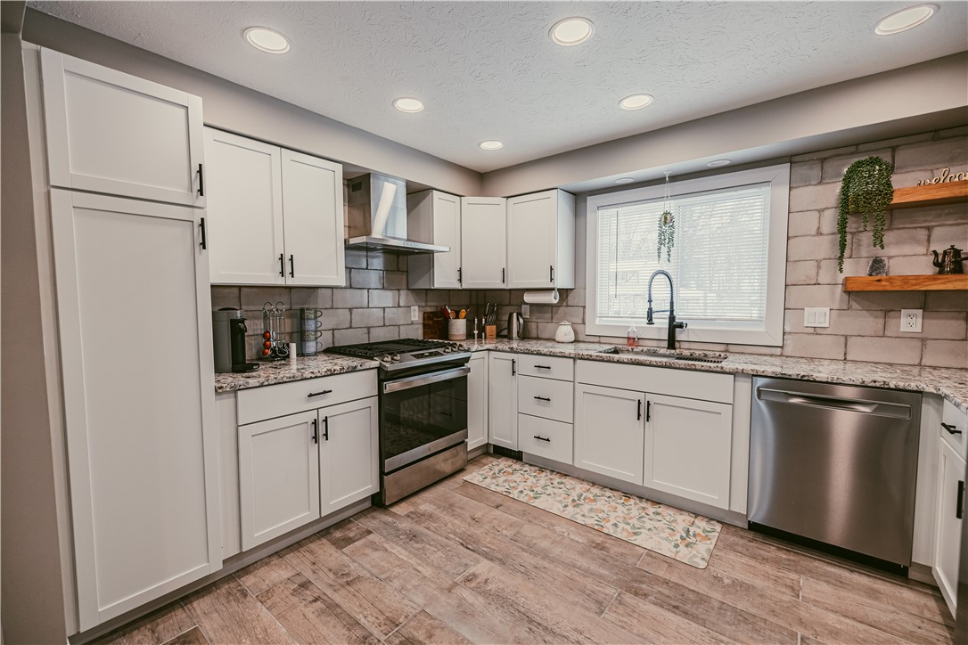 1385 Island Cottage Road Greece, NY 14612 - Photo 3 of 32