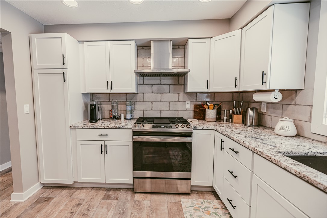 1385 Island Cottage Road Greece, NY 14612 - Photo 4 of 32