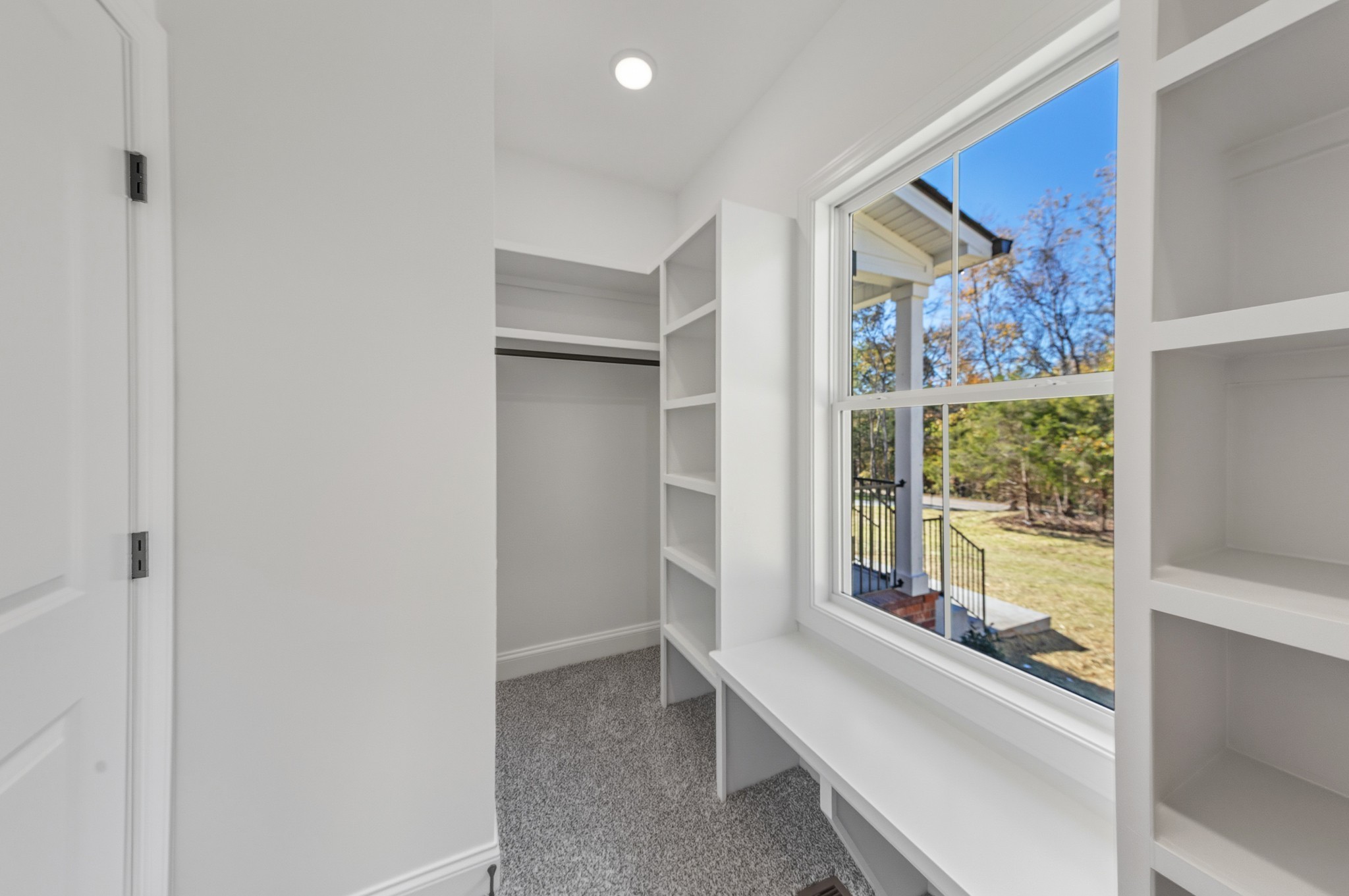 1675 Sulphur College Road Hartsville, TN 37074 - Photo 23 of 42 a room with a bed and a window