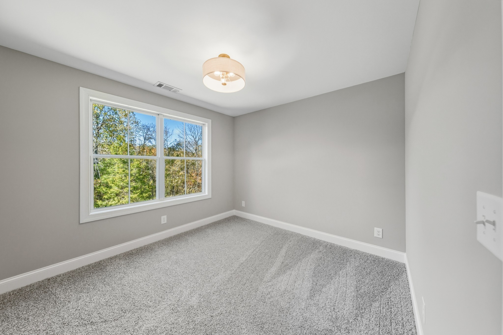 1675 Sulphur College Road Hartsville, TN 37074 - Photo 31 of 42 an empty room with a window
