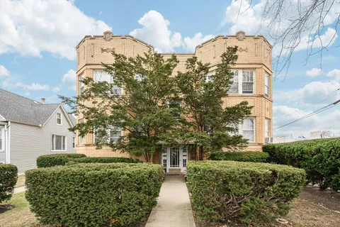 $2,100 | 3617 North Sawyer Avenue, Unit 1, Chicago, IL 60618