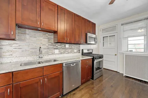 $2,100 | 3617 North Sawyer Avenue, Unit 1, Chicago, IL 60618