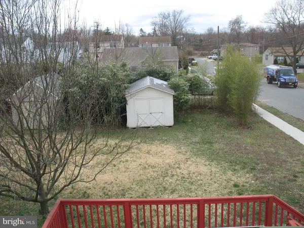 a view of a back yard