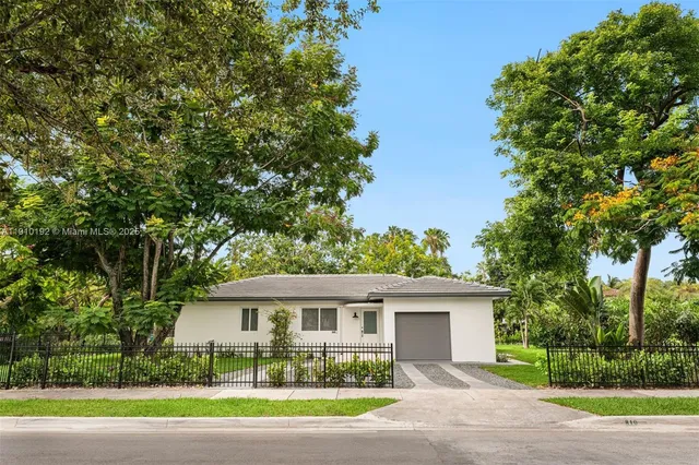 a view of a house with a backyard