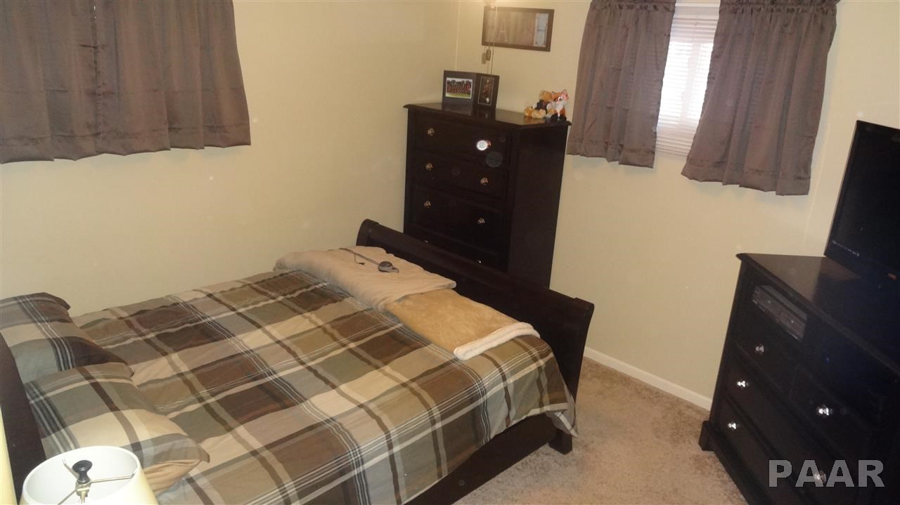 300 Devonshire Road Washington, IL 61571 - Photo 11 of 22 Gallery Image 11