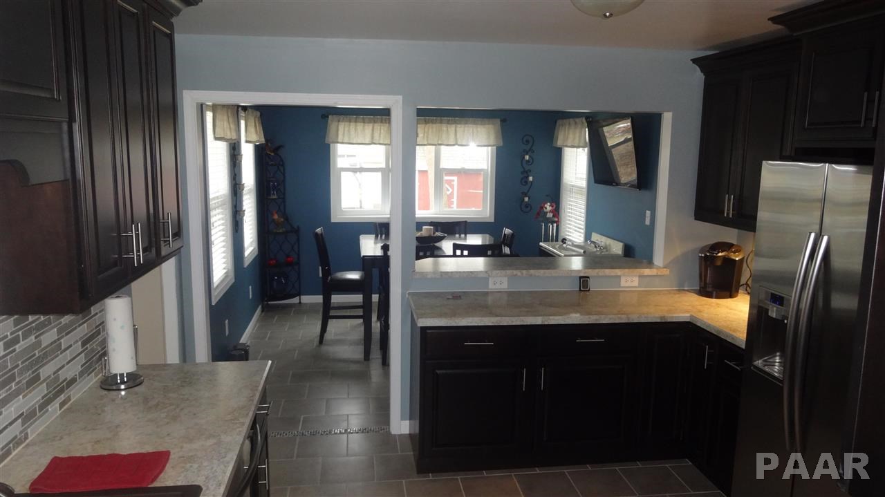 300 Devonshire Road Washington, IL 61571 - Photo 3 of 22 Gallery Image 3
