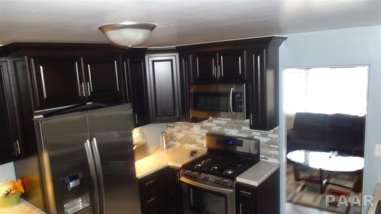 300 Devonshire Road Washington, IL 61571 - Photo 6 of 22 Gallery Image 6