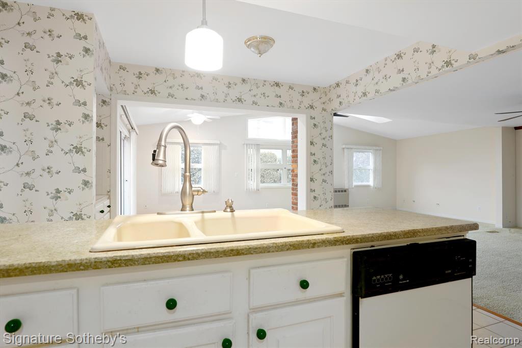 915 Cook Road Grosse Pointe Woods, MI 48236 - Photo 18 of 38