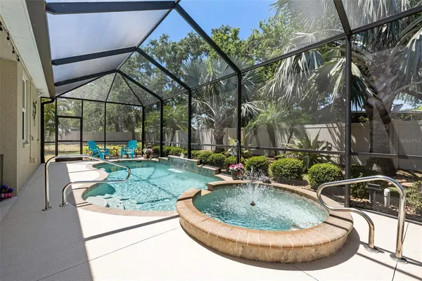 a view of a house with backyard