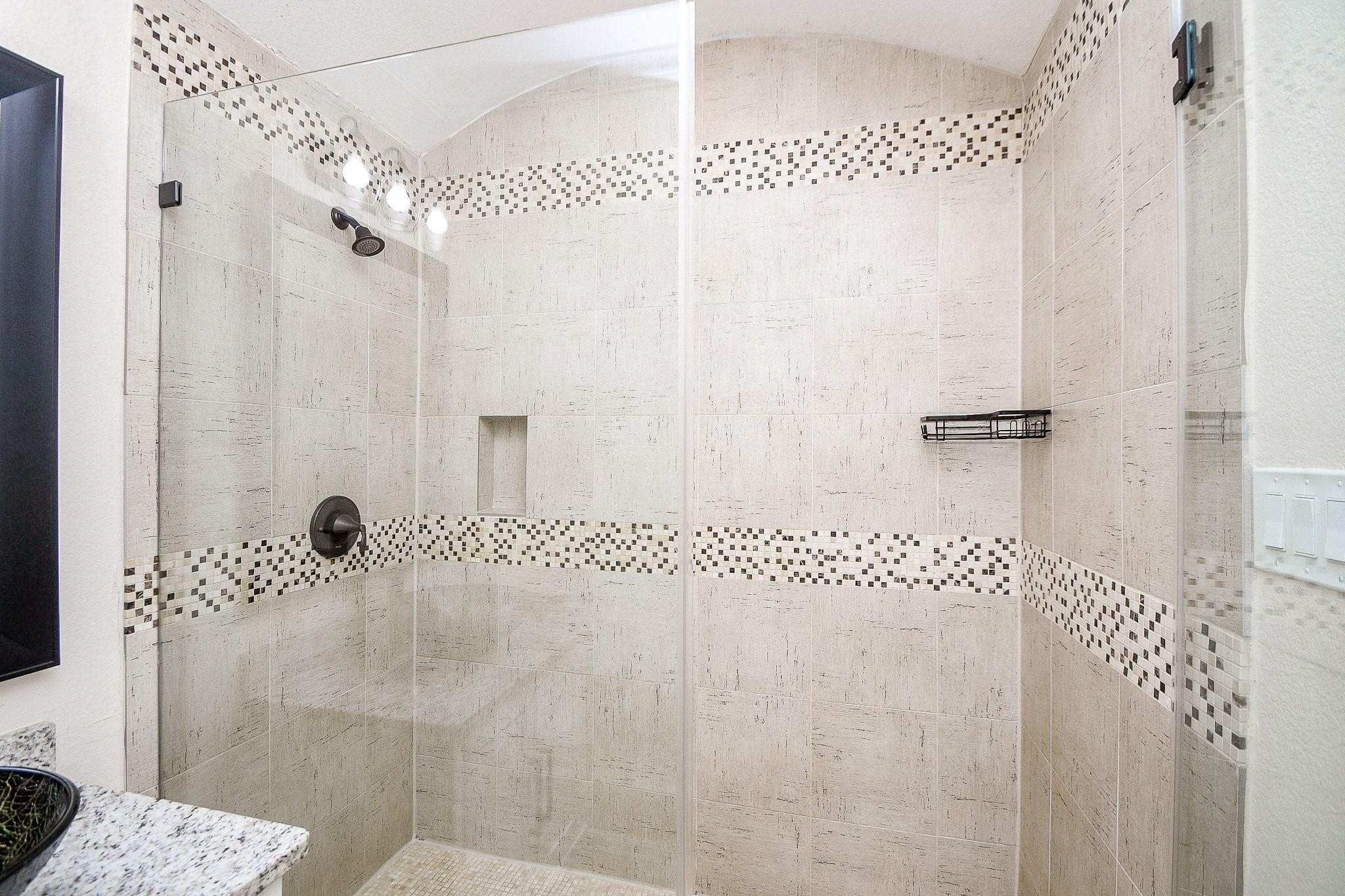 710 Stanford Street, Unit B Houston, TX 77019 - Photo 20 of 33 a bathroom with a shower