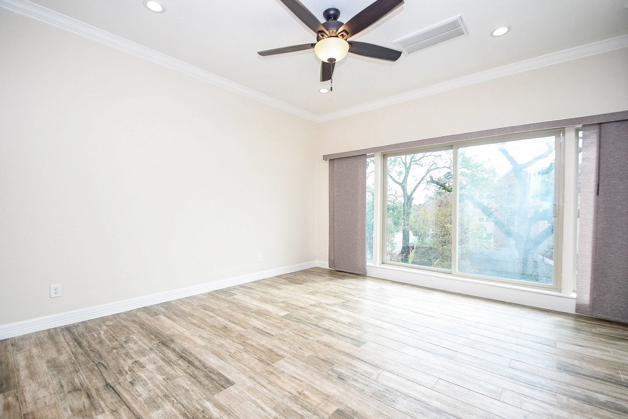 710 Stanford Street, Unit B Houston, TX 77019 - Photo 22 of 33 wooden floor in an empty room with a window