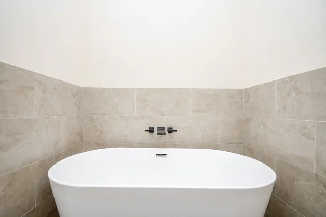 $3,390 | 710 Stanford Street, Unit B, Houston, TX 77019