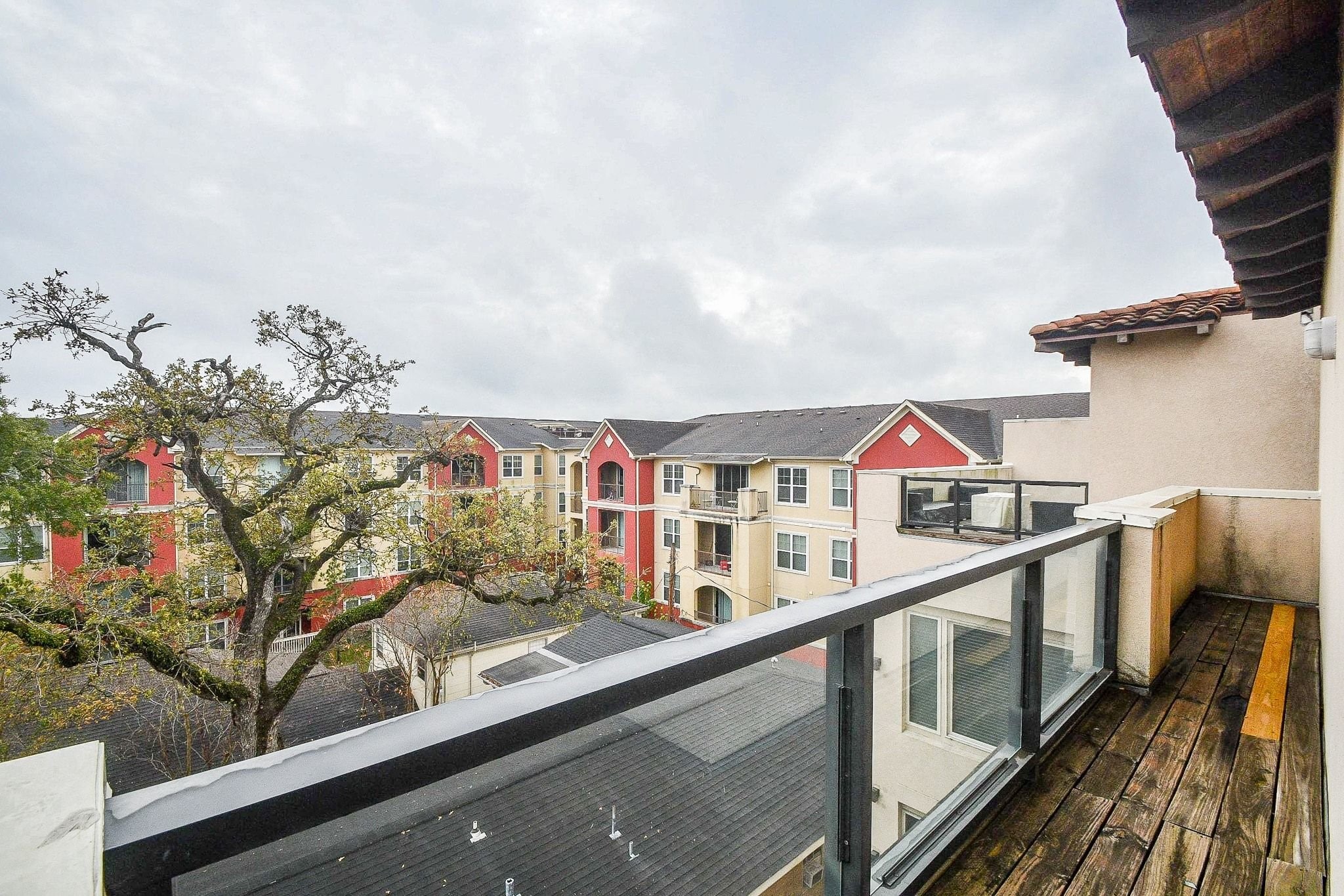 710 Stanford Street, Unit B Houston, TX 77019 - Photo 30 of 33 an outdoor view from the balcony