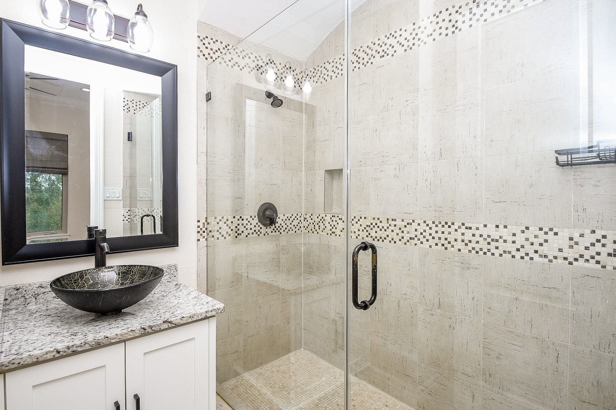 710 Stanford Street, Unit B Houston, TX 77019 - Photo 8 of 33 a bathroom with a sink shower and a mirror
