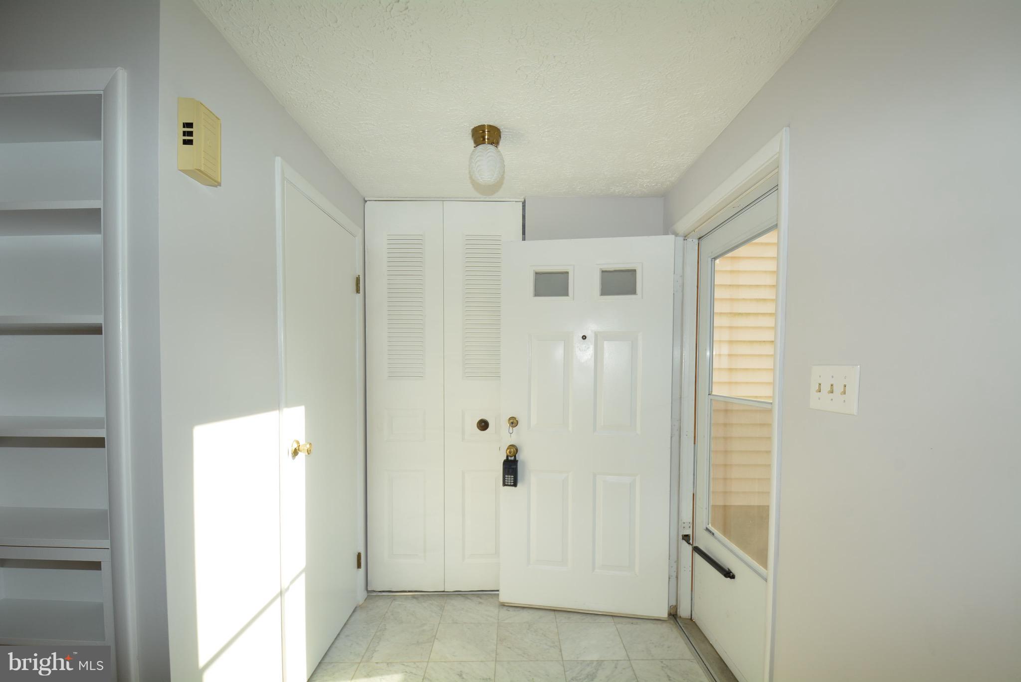 11555 Underoak Court Reston, VA 20191 - Photo 2 of 22 Sunfilled Foyer