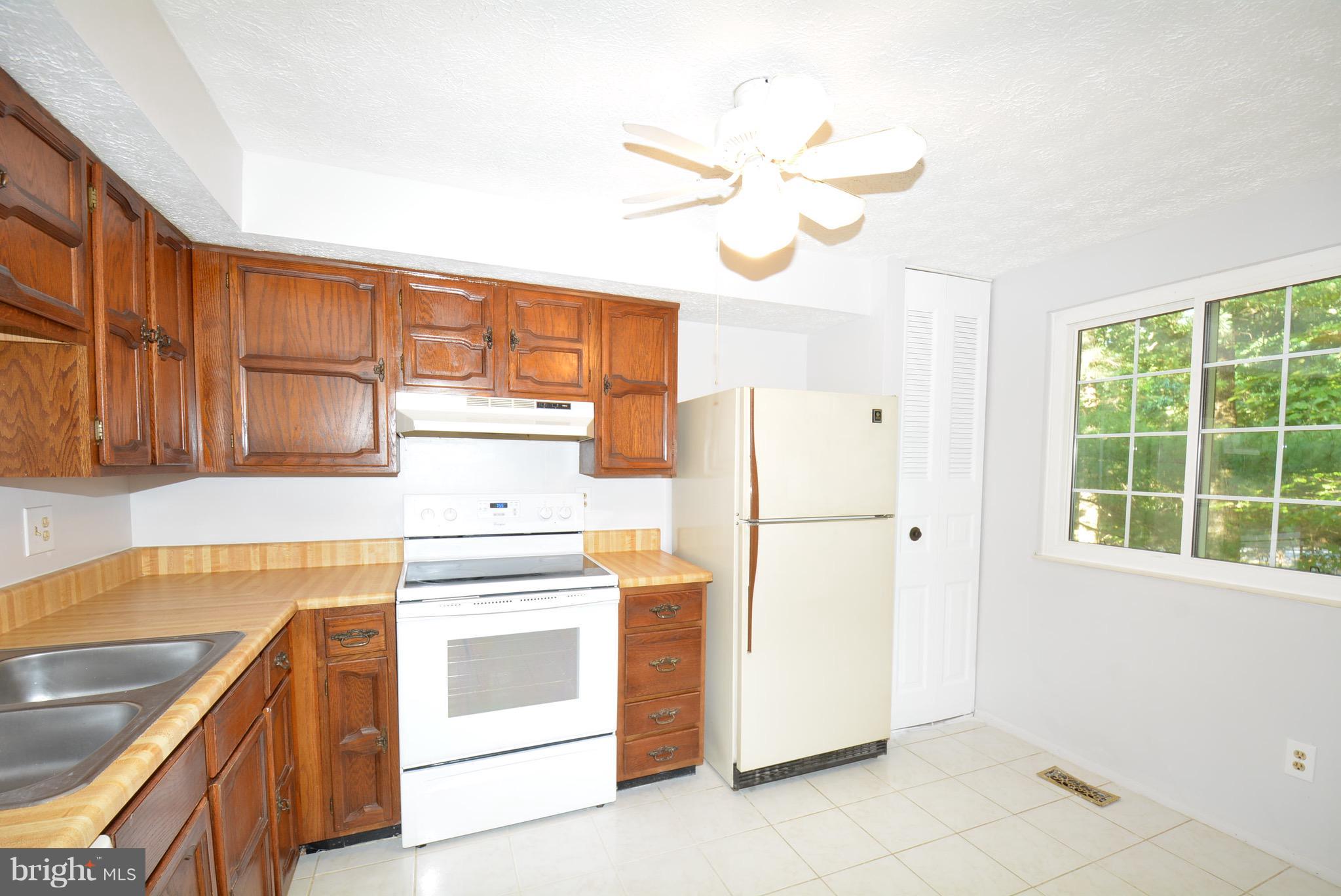 11555 Underoak Court Reston, VA 20191 - Photo 9 of 22 Functional Kitchen Awaits Your Dreams