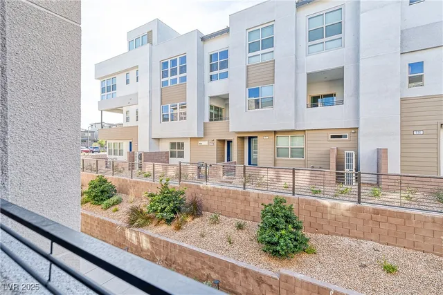 $600,000 | 643 Grey Saker Street, Las Vegas, NV 89138