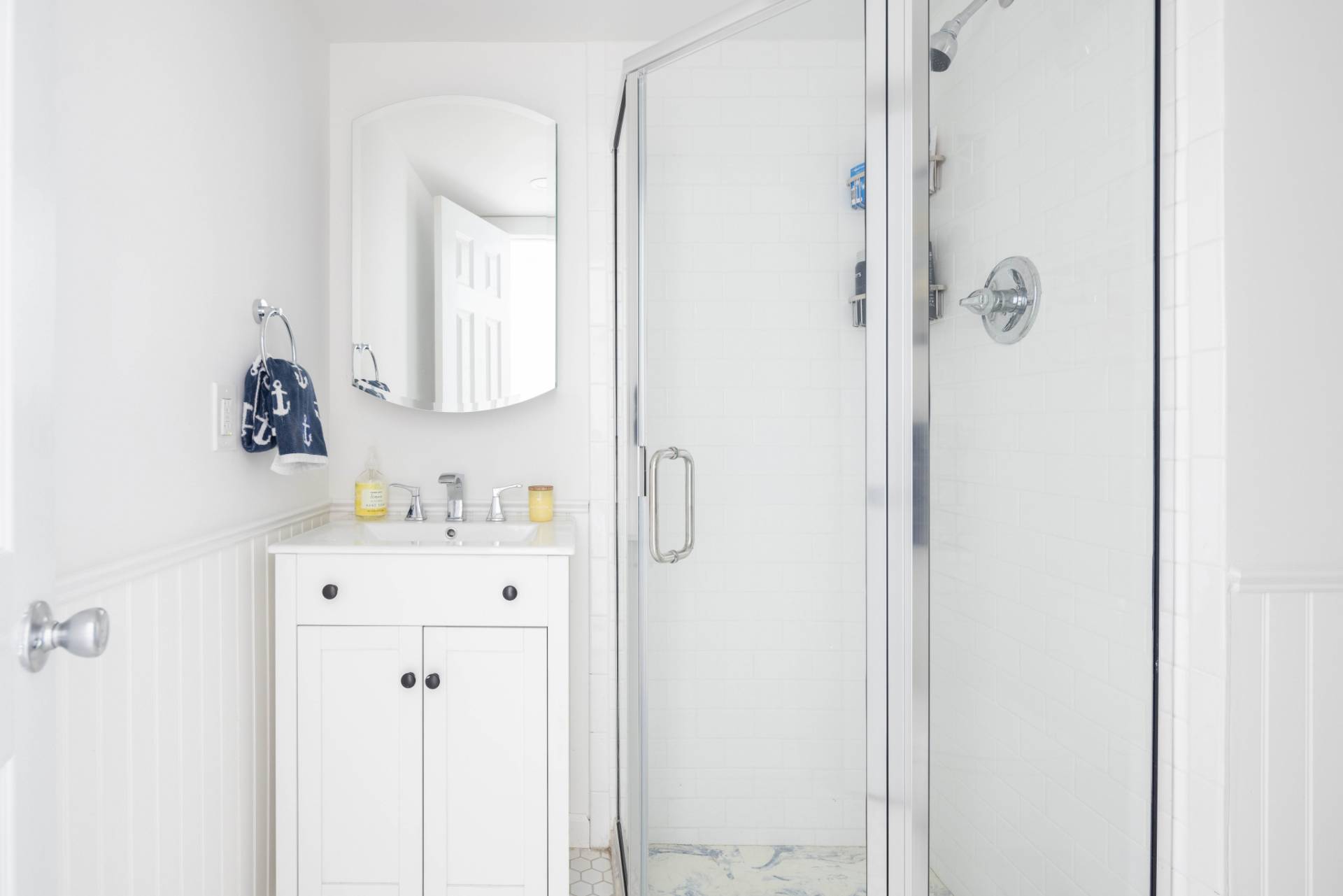 3045 Mitchell Road Westhampton Beach, NY 11978 - Photo 15 of 25 a bathroom with a bathtub sink vanity and mirror