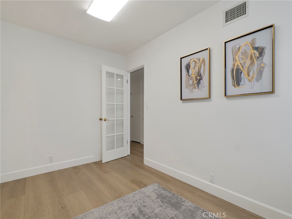 22649 Town Crier Road Calabasas, CA 91302 - Photo 20 of 47 an empty room with a painting on the wall