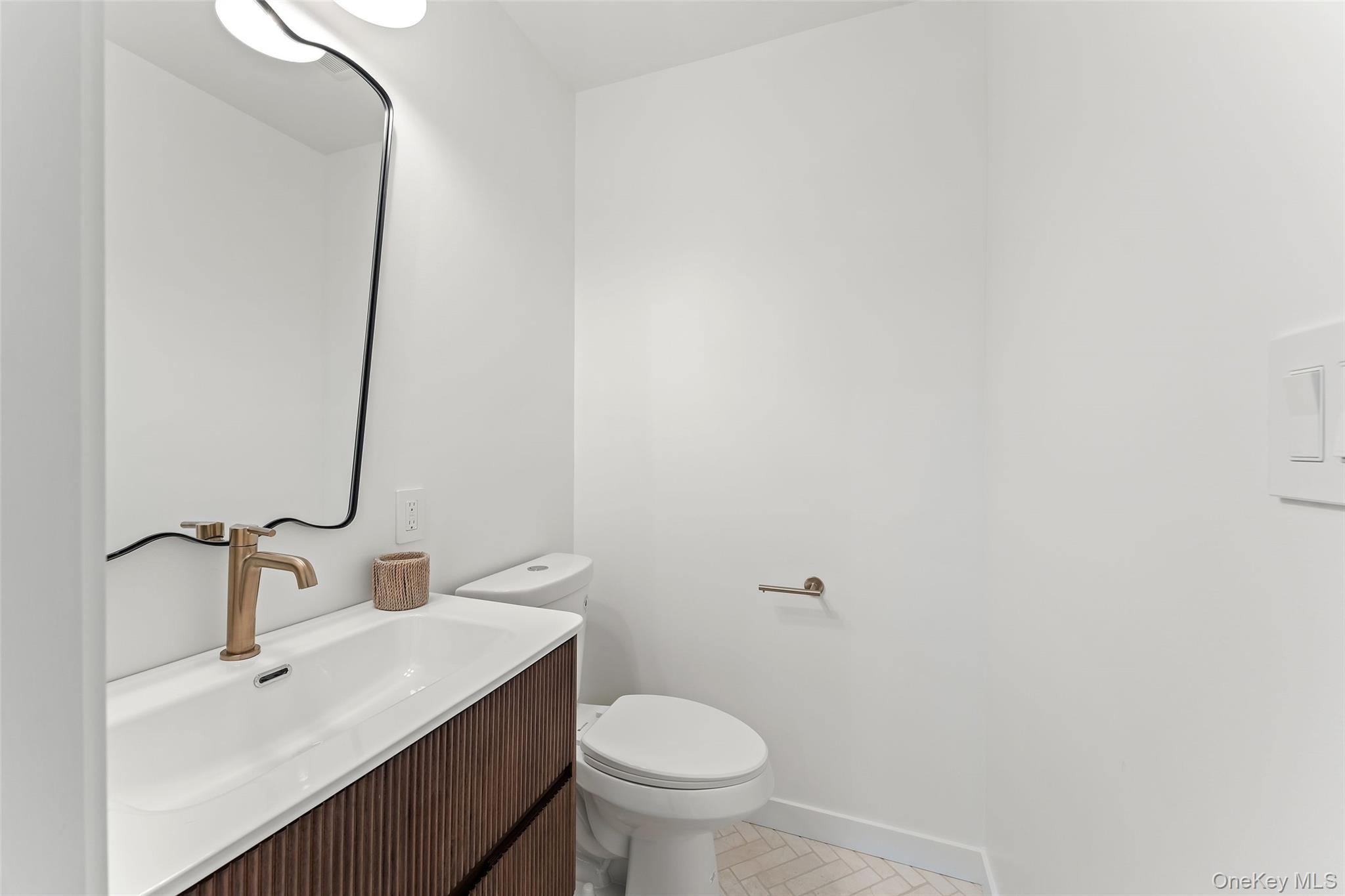 153 Waverly Road Scarsdale, NY 10583 - Photo 15 of 44 First Floor powder Room