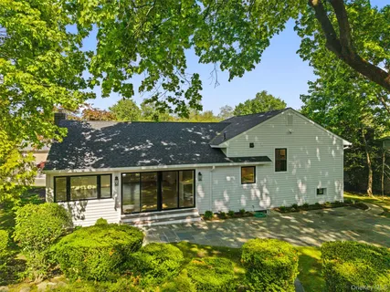$1,395,000 | 153 Waverly Road, Scarsdale, NY 10583