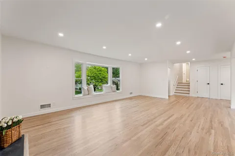 $1,395,000 | 153 Waverly Road, Scarsdale, NY 10583