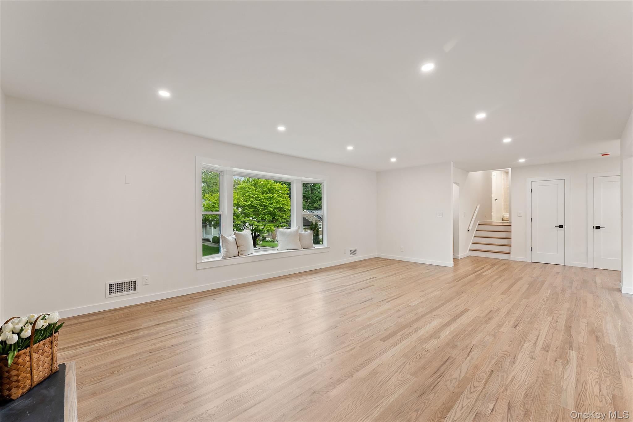 153 Waverly Road Scarsdale, NY 10583 - Photo 7 of 44 Living Room