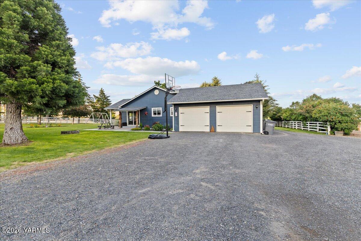 120 West Huntzinger Road Selah, WA 98942 - Photo 3 of 43 11-IMGL1065