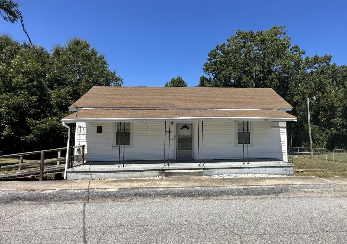 202 Spring Street Union, SC 29379 - Photo 1 of 22 Gallery Image 1