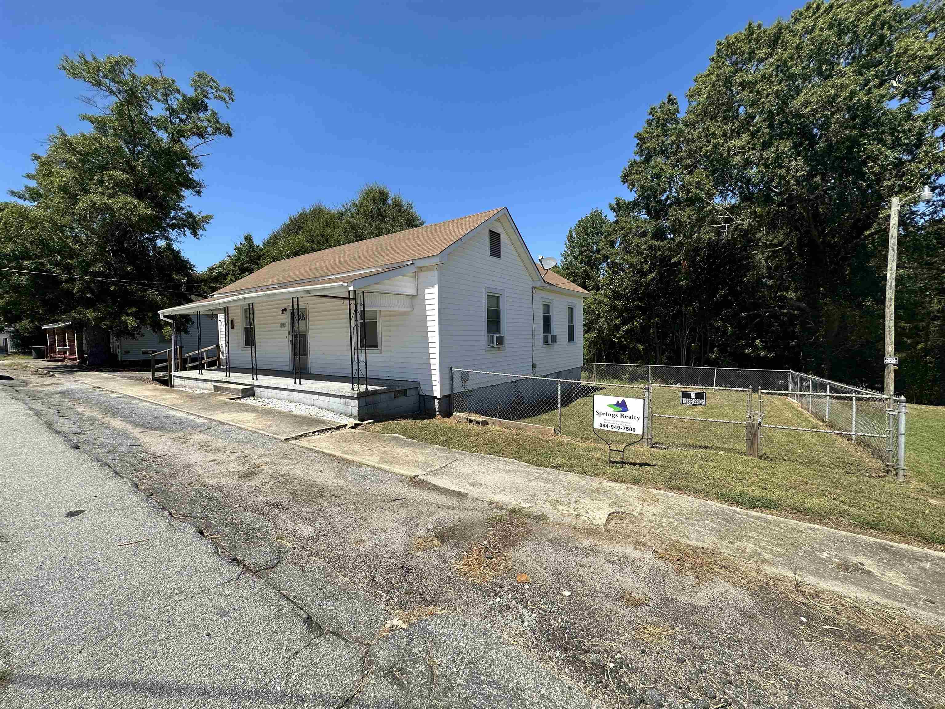 202 Spring Street Union, SC 29379 - Photo 5 of 22 Gallery Image 5